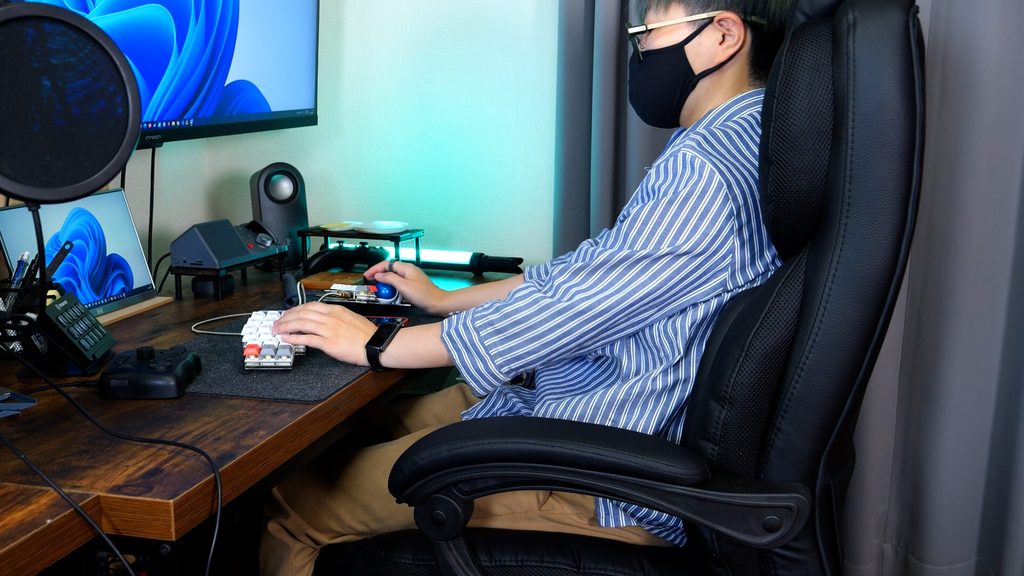 レスティアをデスクで使用した様子