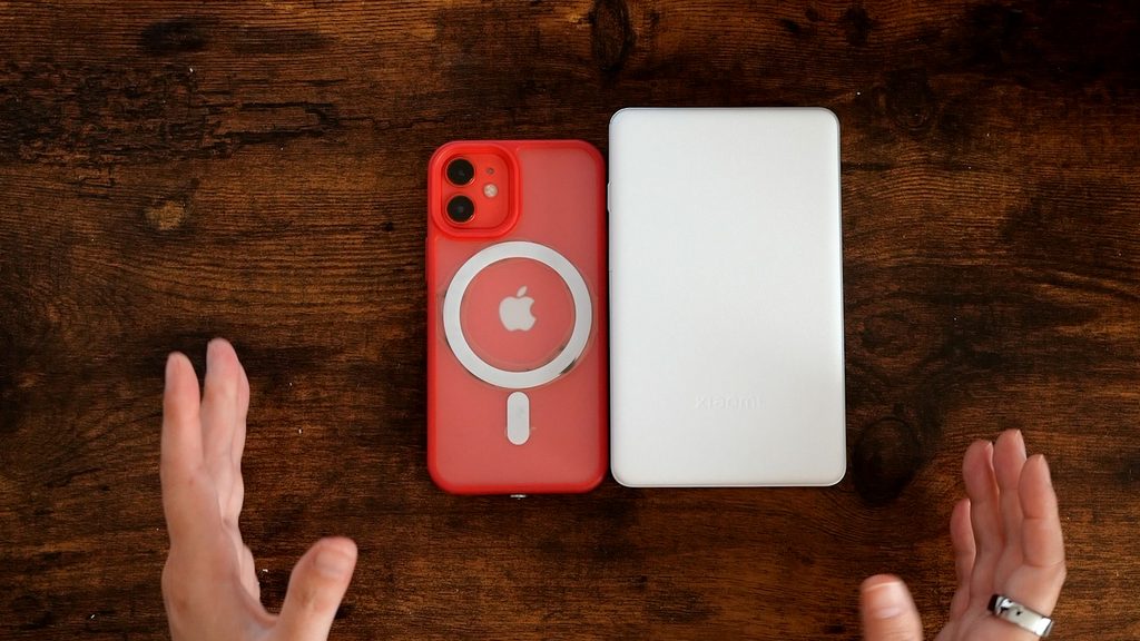 Xiaomi フォトプリンターProとiPhone 12 miniと比べた様子